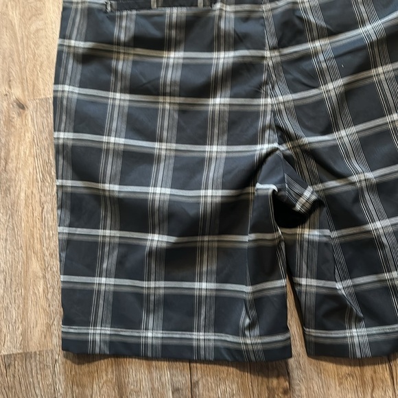 GREG NORMAN SHORTS SIZD(38) - Picture 8 of 11
